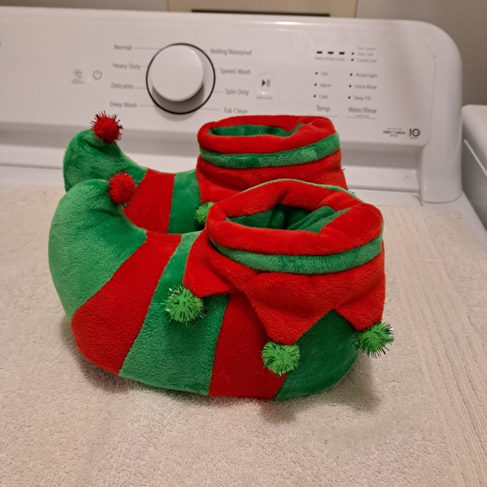 Festive Red and Green Elf Slippers.  Child Size 7-8 (On Label)